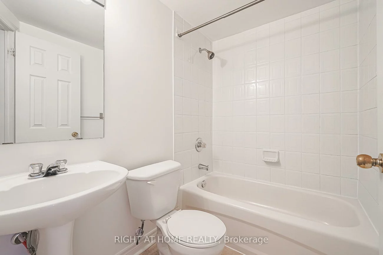 760, Lawrence, Yorkdale-Glen Park, Toronto