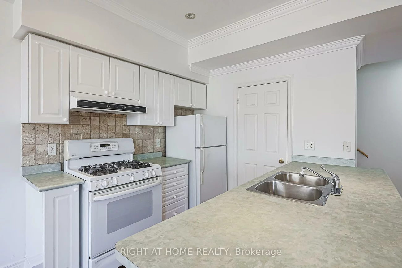 760, Lawrence, Yorkdale-Glen Park, Toronto