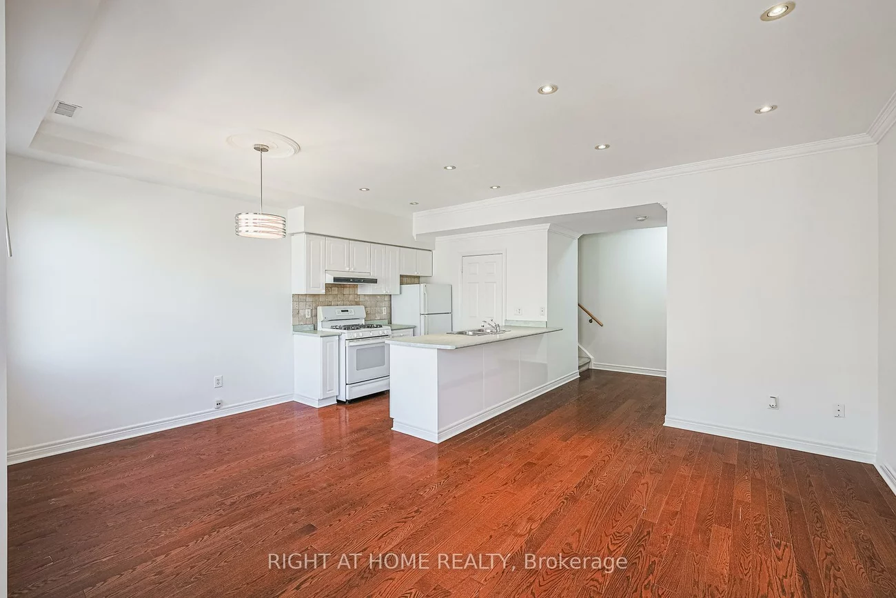 760, Lawrence, Yorkdale-Glen Park, Toronto