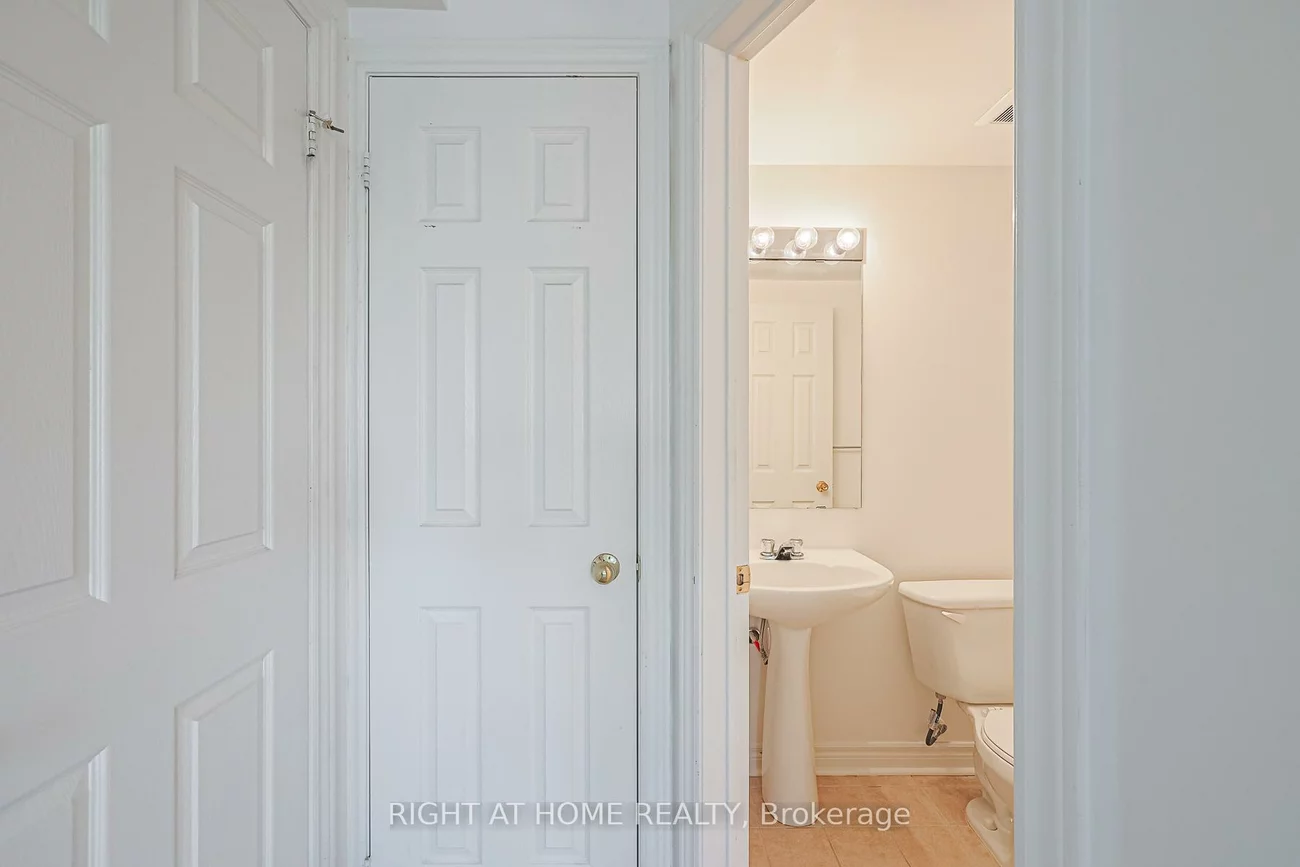 760, Lawrence, Yorkdale-Glen Park, Toronto