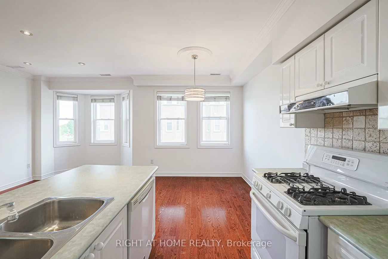 760, Lawrence, Yorkdale-Glen Park, Toronto