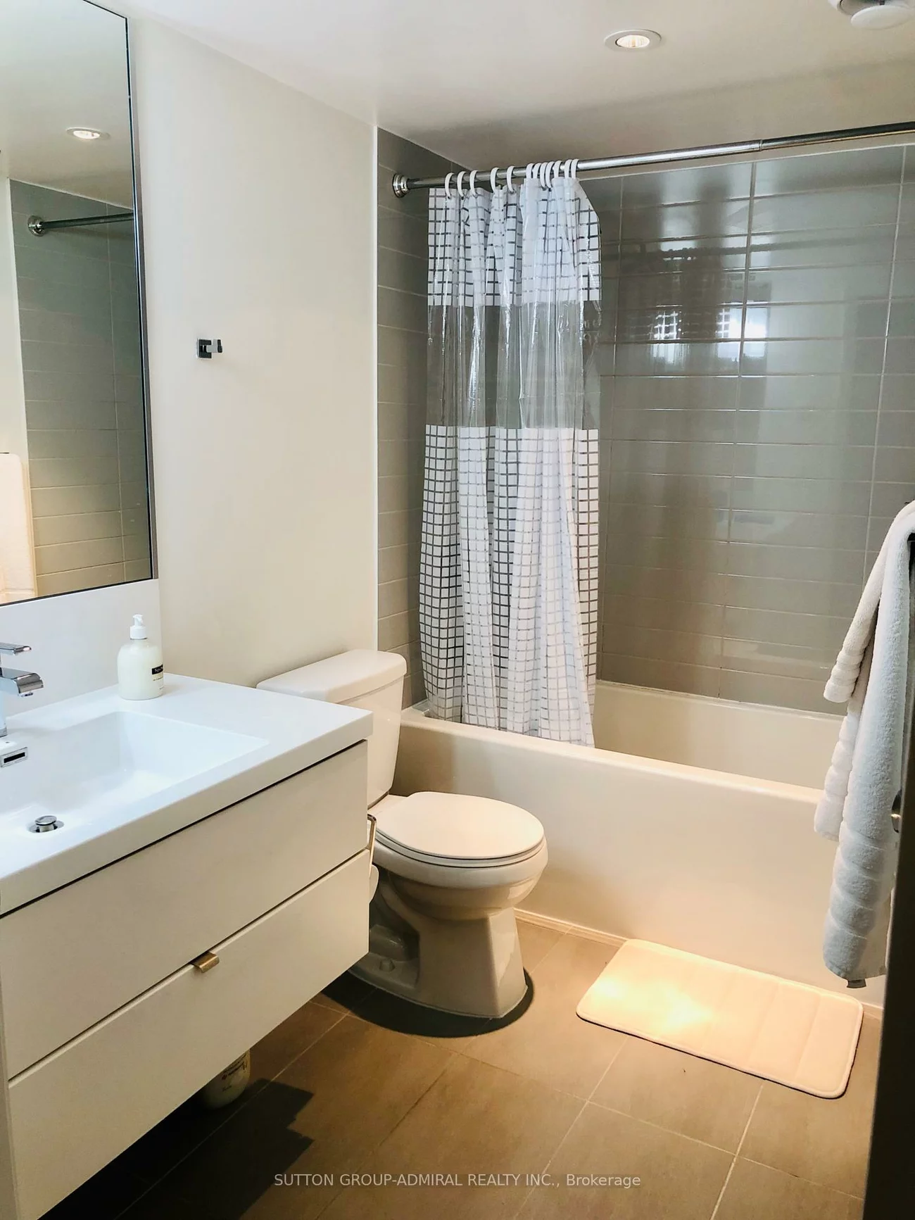 9, Valhalla Inn, Etobicoke West Mall, Toronto