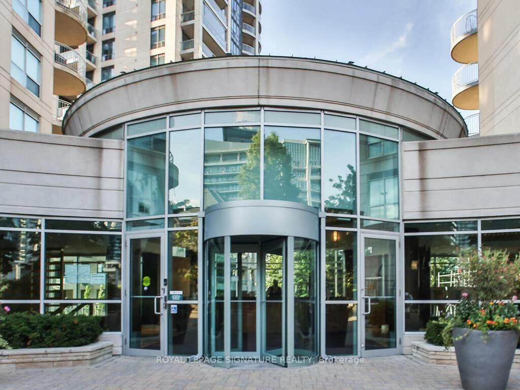 2111, Lake Shore, Mimico, Toronto