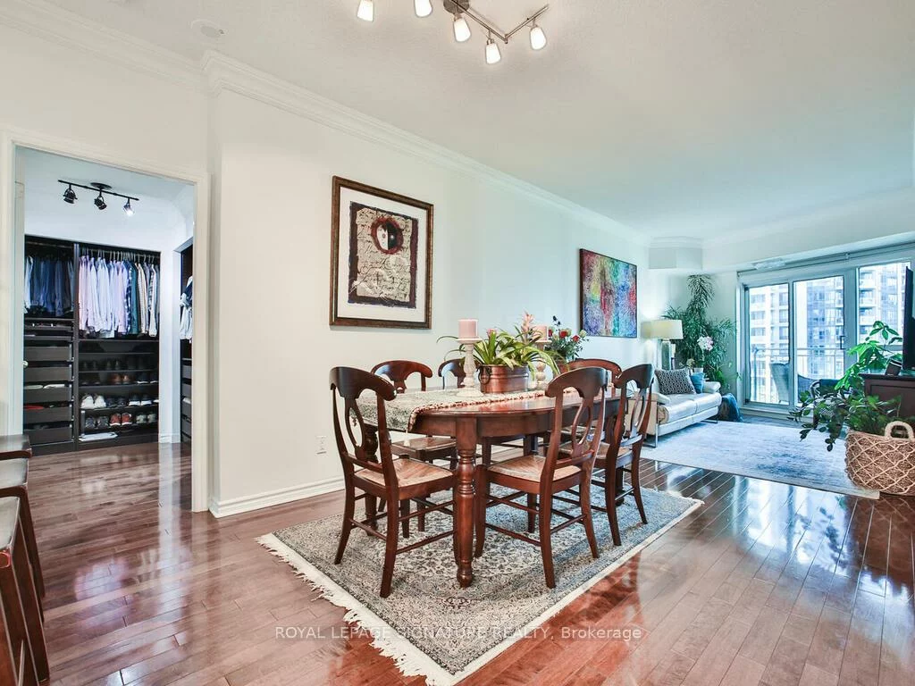 2111, Lake Shore, Mimico, Toronto