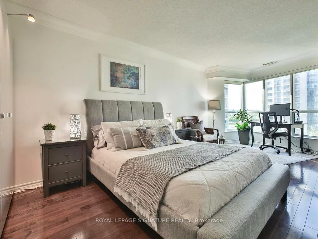 2111, Lake Shore, Mimico, Toronto