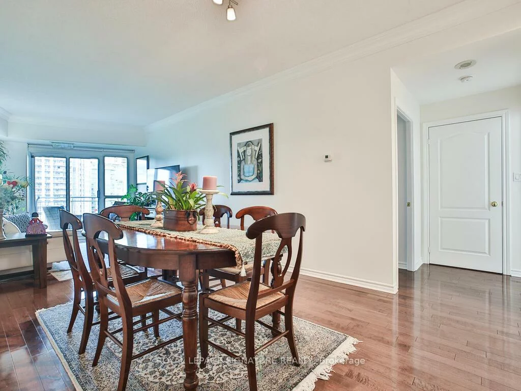 2111, Lake Shore, Mimico, Toronto