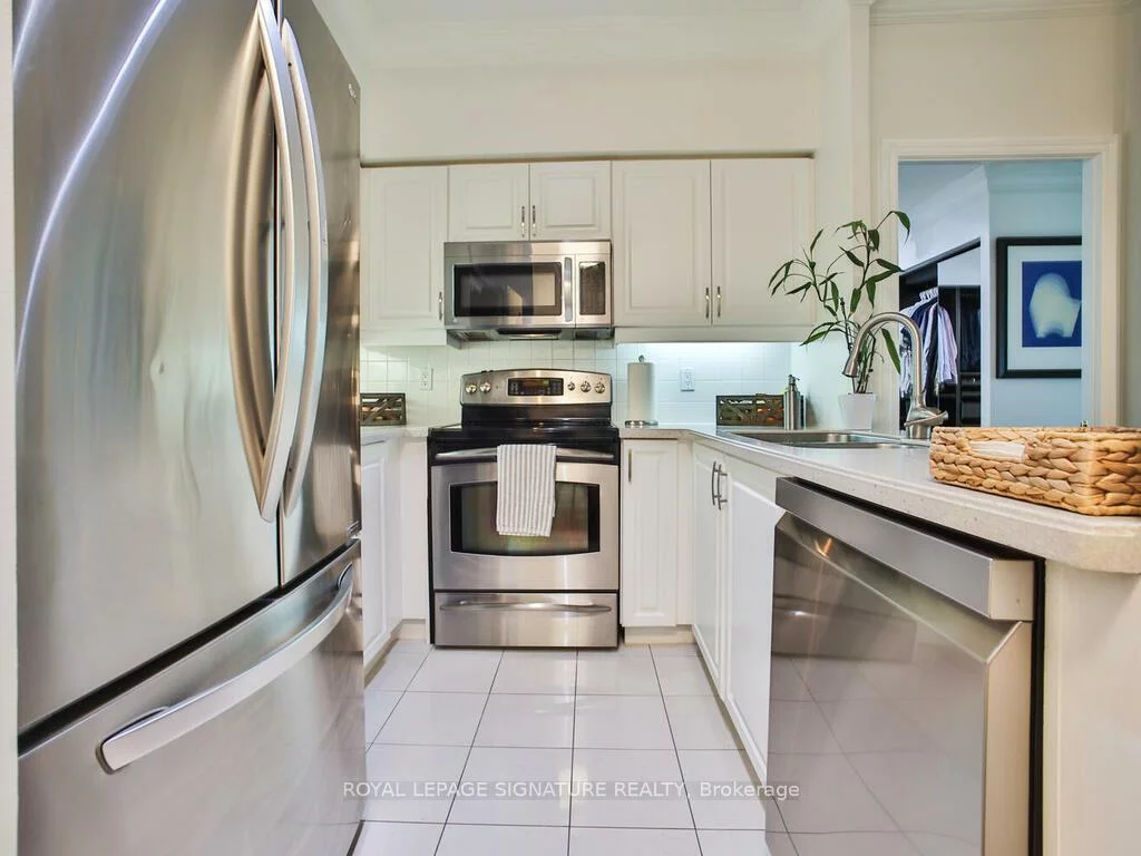 2111, Lake Shore, Mimico, Toronto