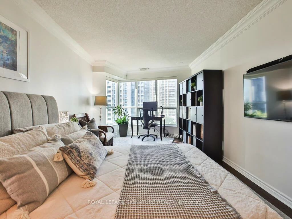 2111, Lake Shore, Mimico, Toronto