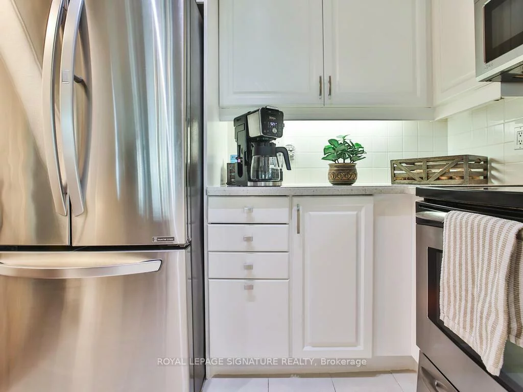 2111, Lake Shore, Mimico, Toronto