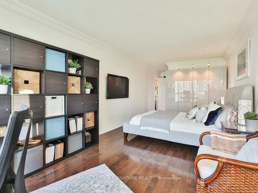 2111, Lake Shore, Mimico, Toronto