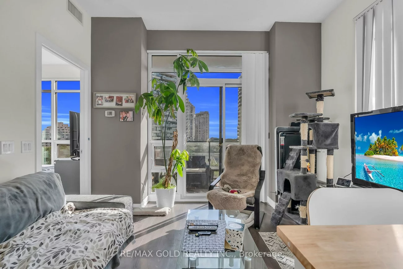2212, Lake Shore, Mimico, Toronto