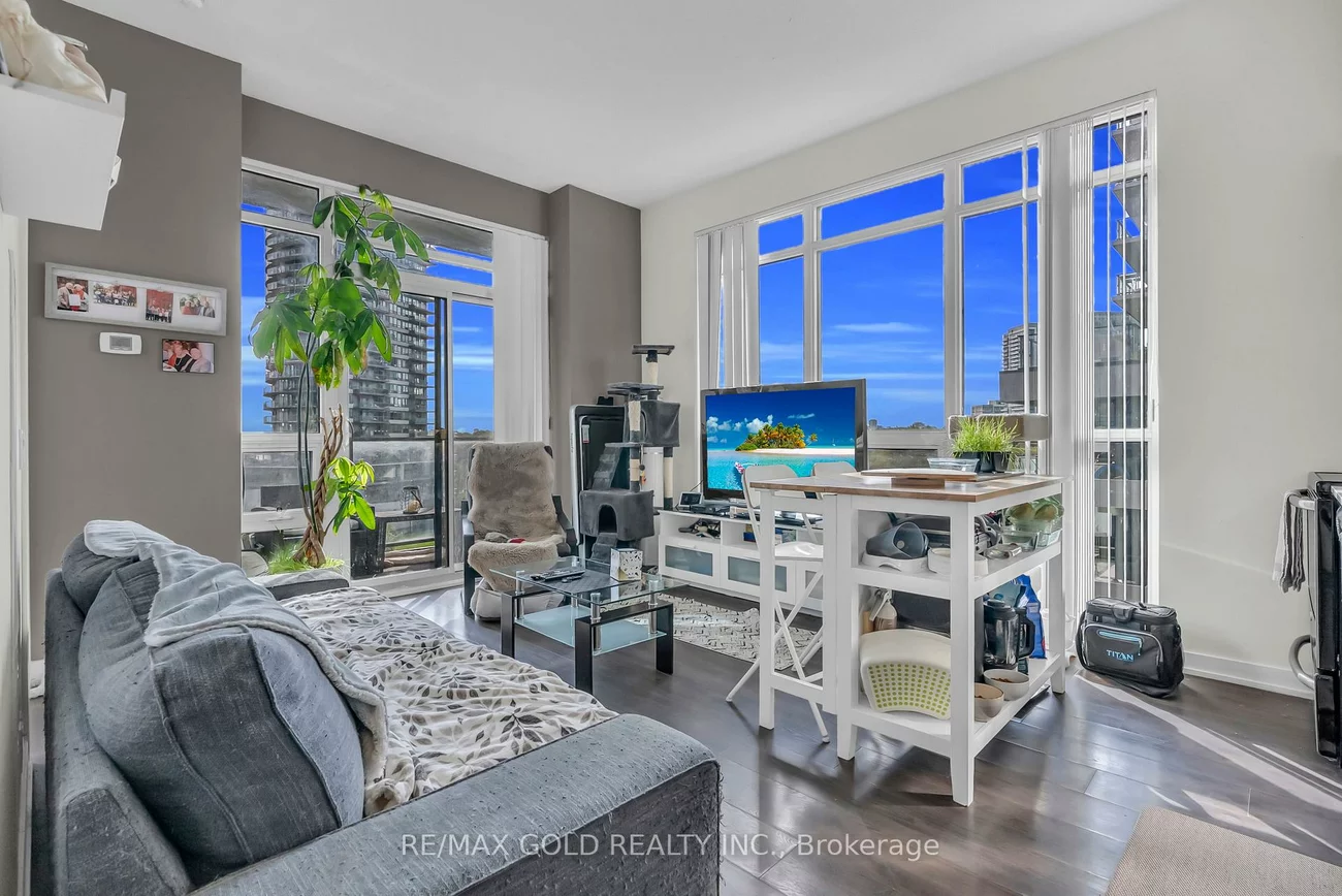 2212, Lake Shore, Mimico, Toronto