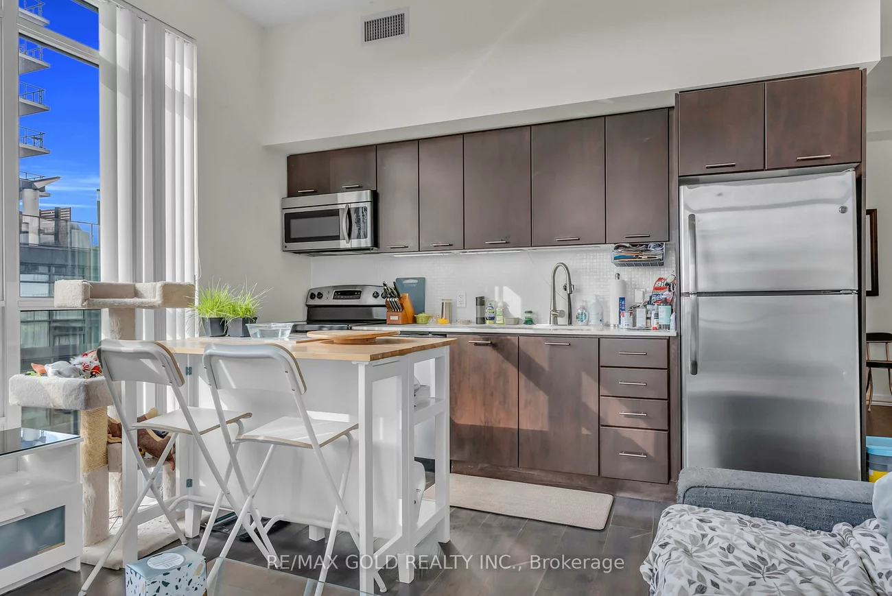 2212, Lake Shore, Mimico, Toronto