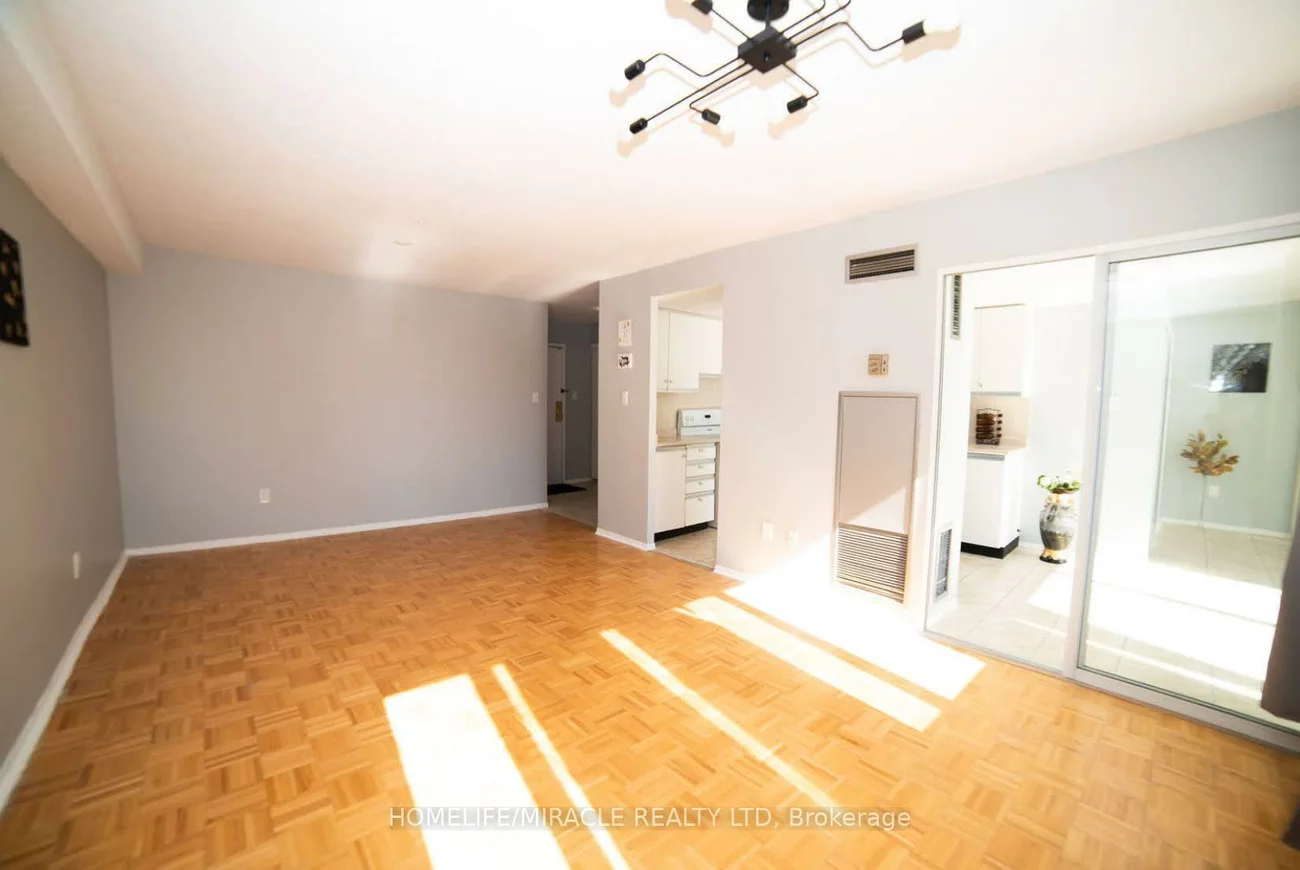 10, Markbrook, Mount Olive-Silverstone-Jamestown, Toronto
