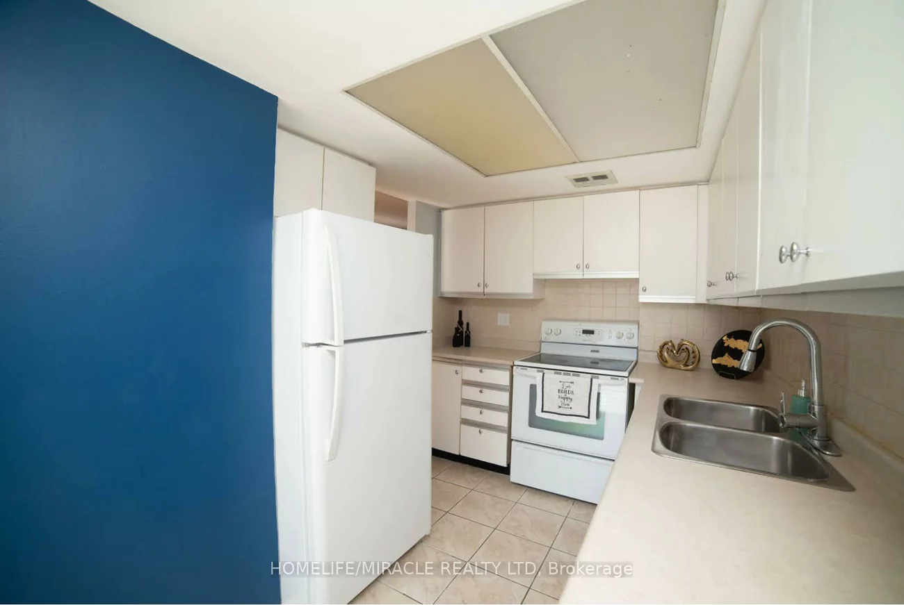 10, Markbrook, Mount Olive-Silverstone-Jamestown, Toronto