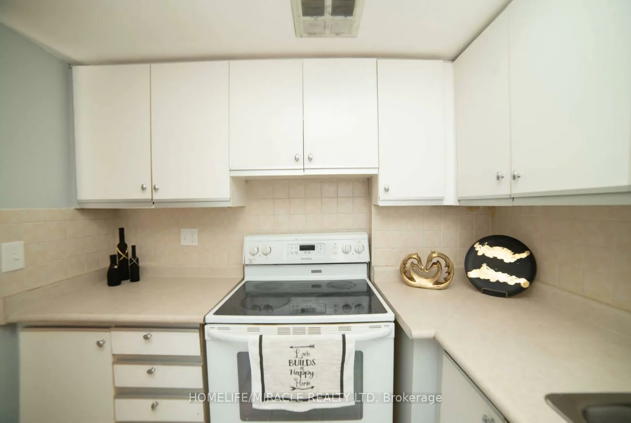 10, Markbrook, Mount Olive-Silverstone-Jamestown, Toronto