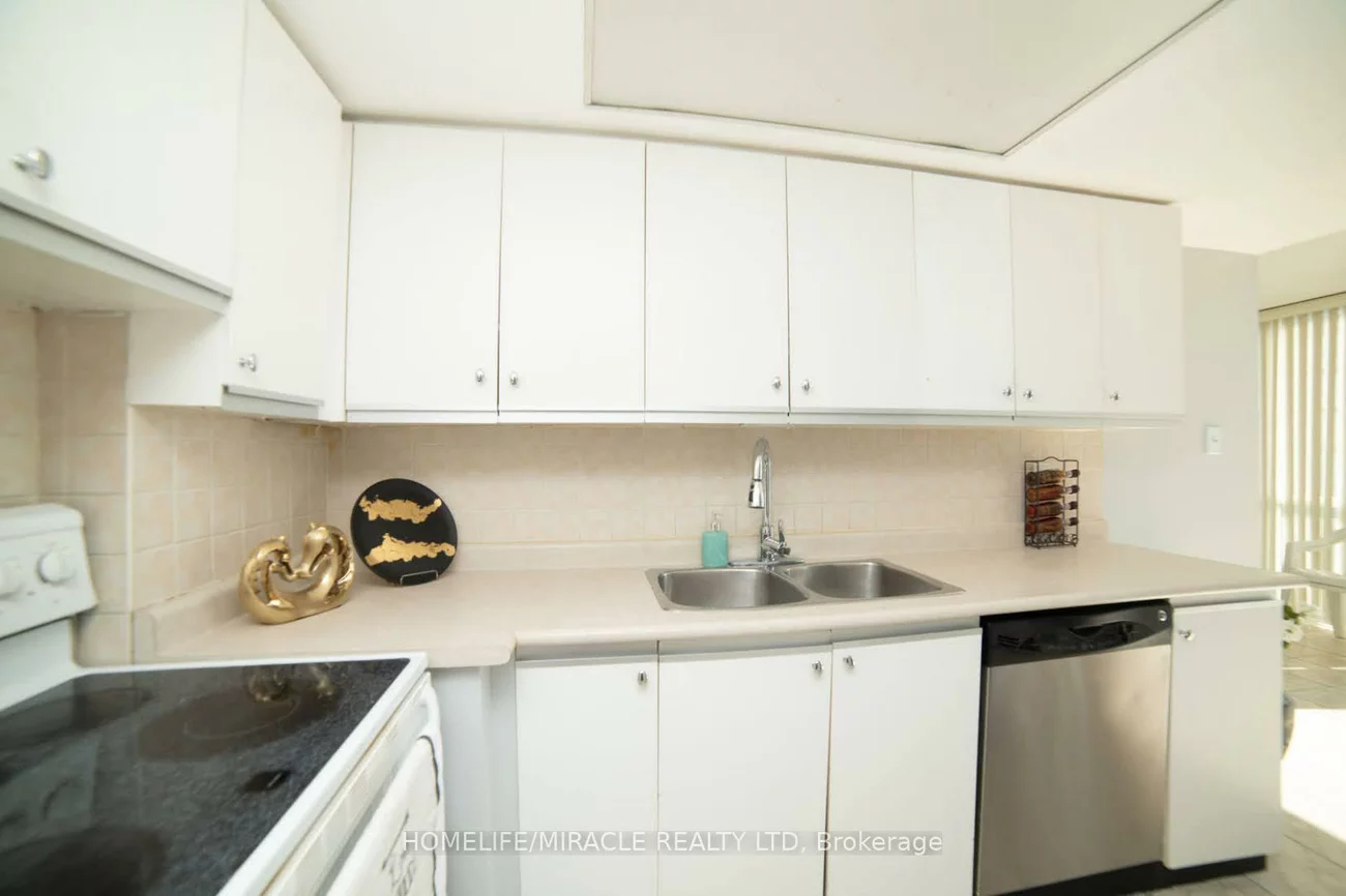 10, Markbrook, Mount Olive-Silverstone-Jamestown, Toronto