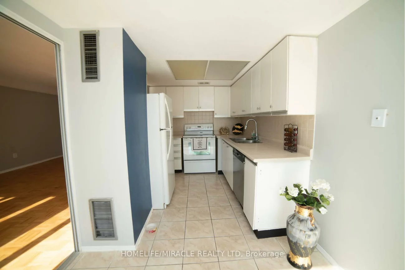 10, Markbrook, Mount Olive-Silverstone-Jamestown, Toronto