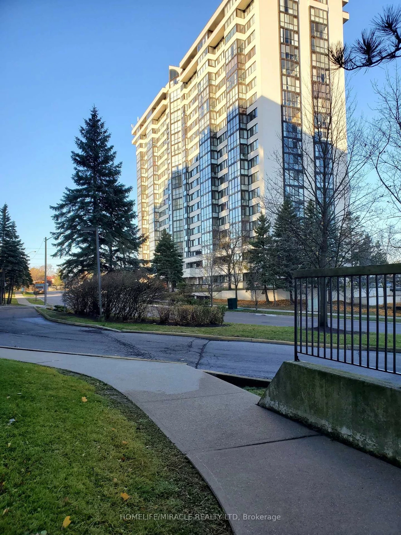 10, Markbrook, Mount Olive-Silverstone-Jamestown, Toronto