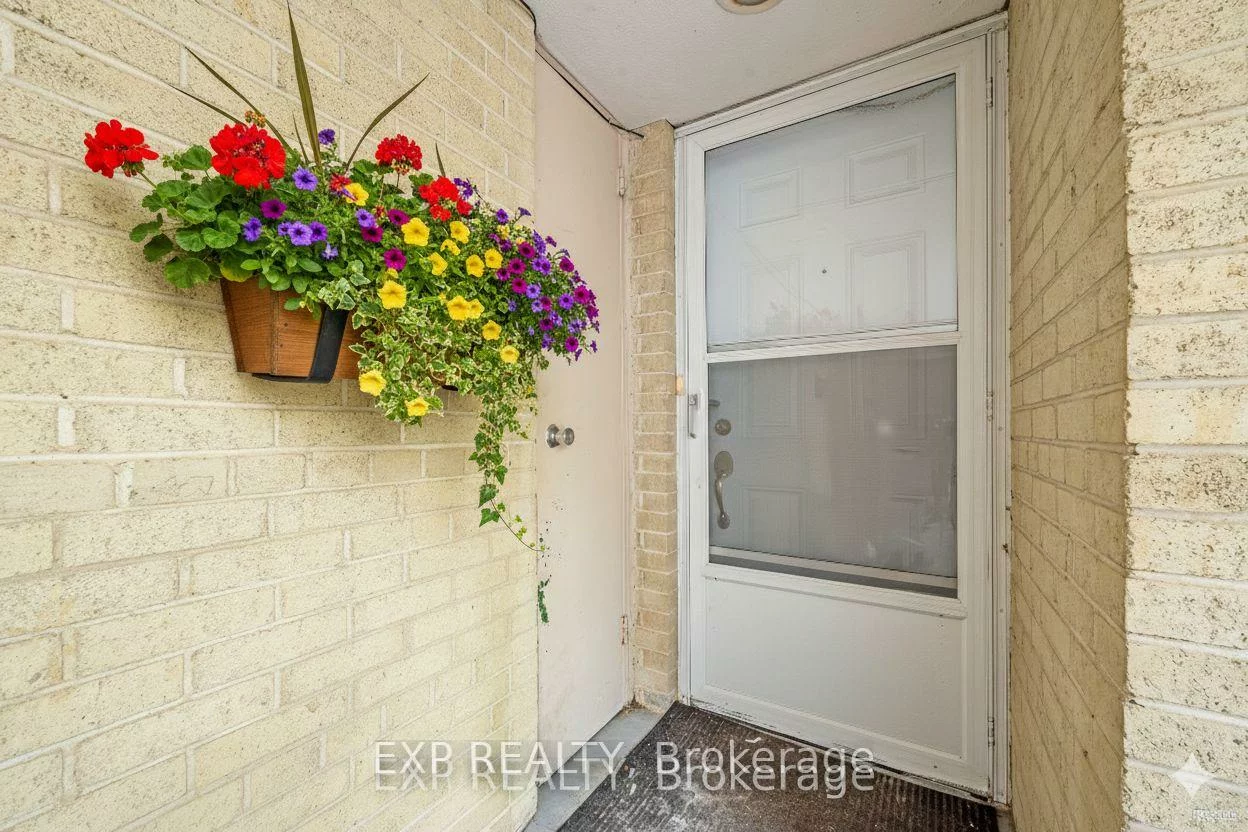 33, Four Winds, York University Heights, Toronto