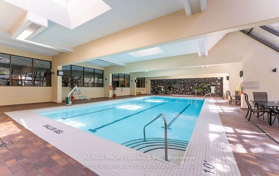 2010, Islington, Kingsview Village-The Westway, Toronto
