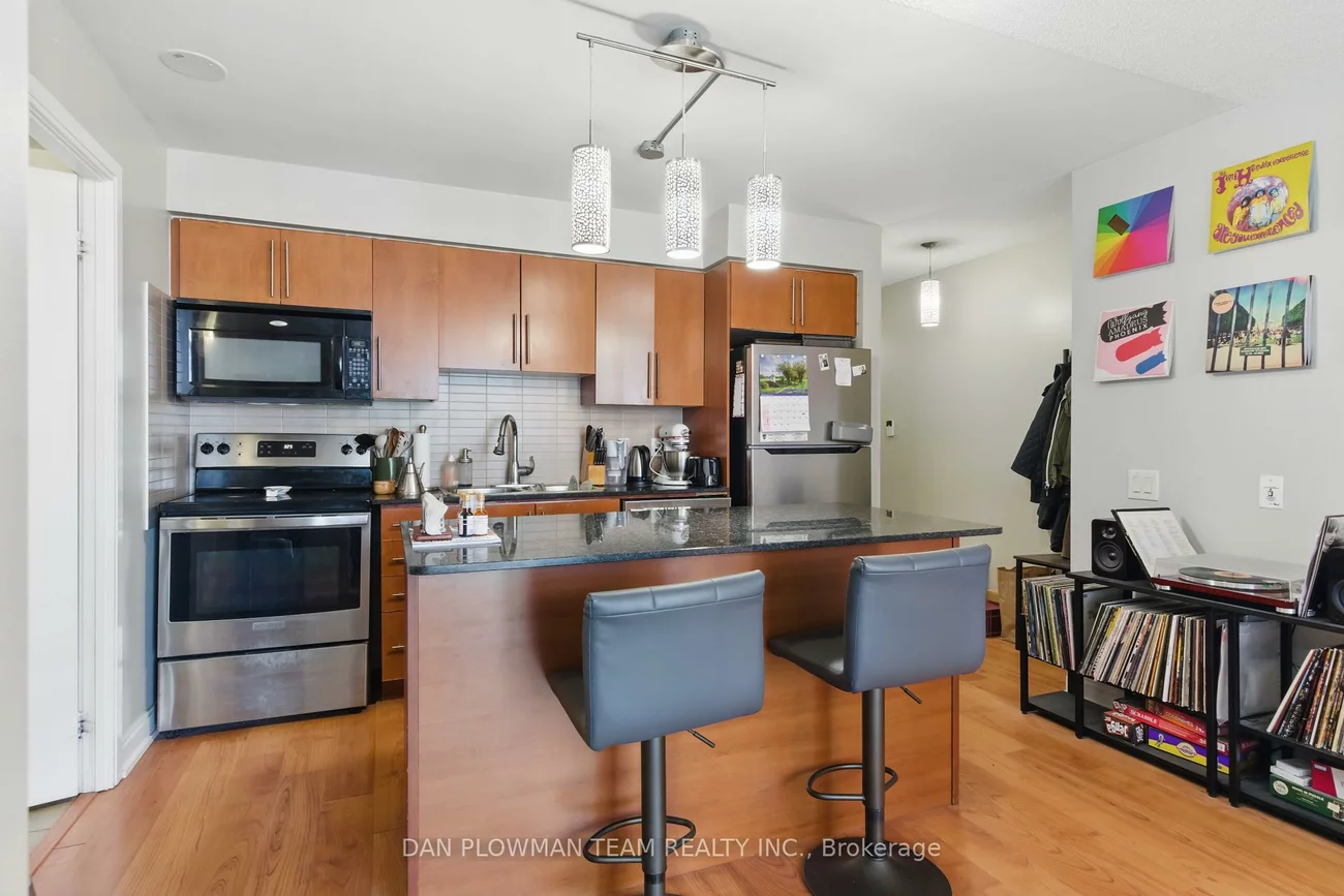 35, Viking, Islington-City Centre West, Toronto