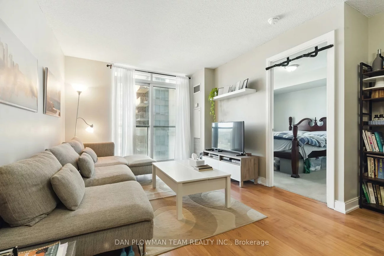 35, Viking, Islington-City Centre West, Toronto