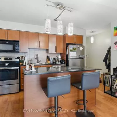 35, Viking, Islington-City Centre West, Toronto