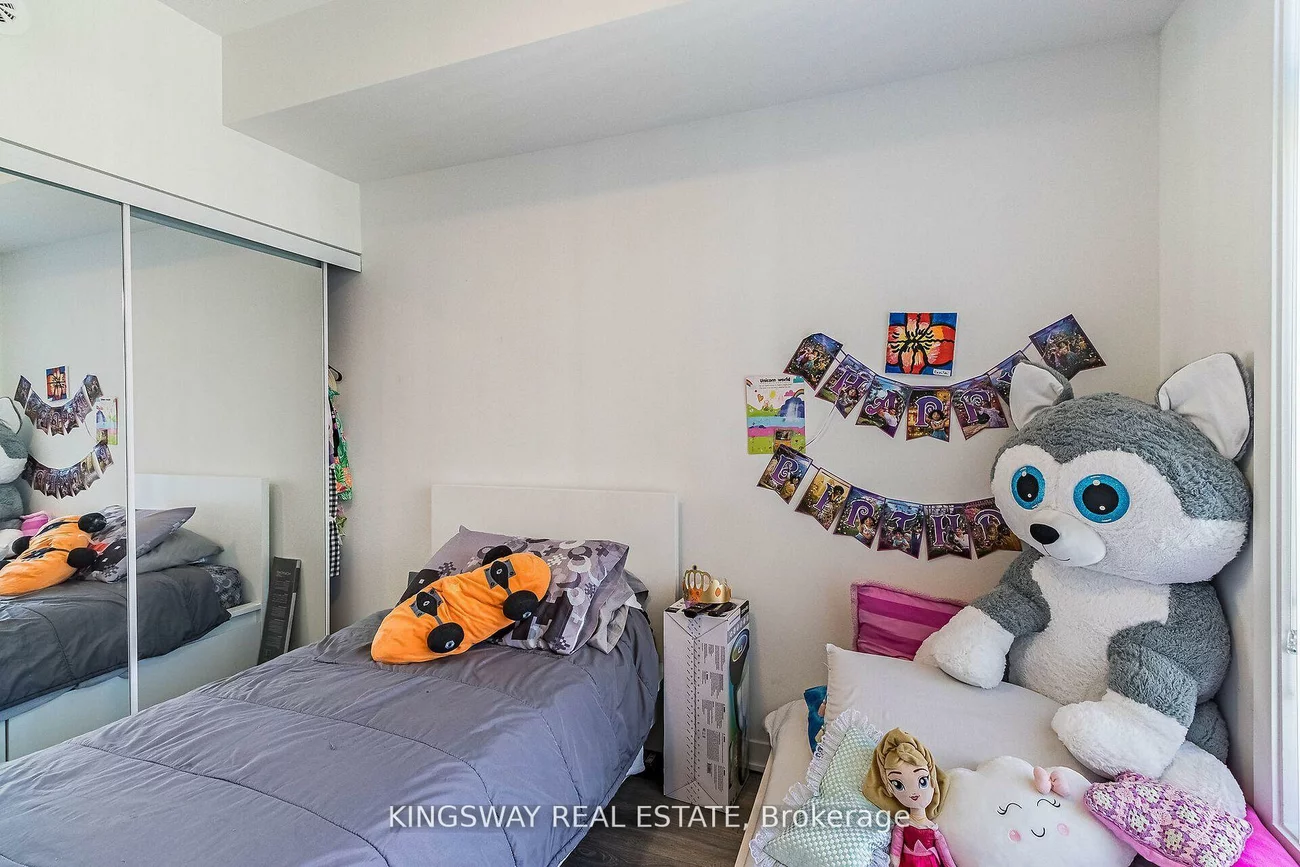 120, Canon Jackson, Brookhaven-Amesbury, Toronto