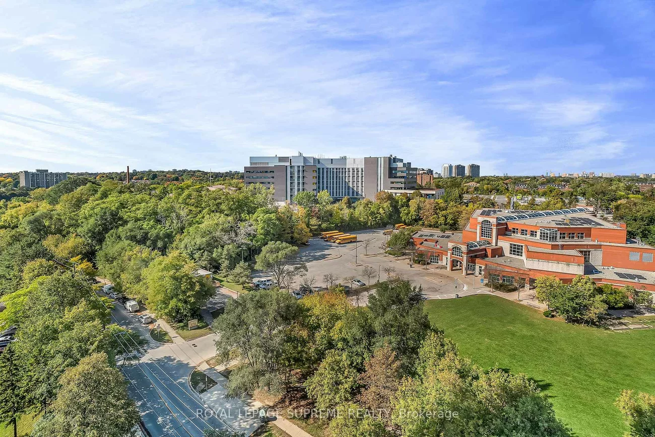 85, Emmett, Mount Dennis, Toronto