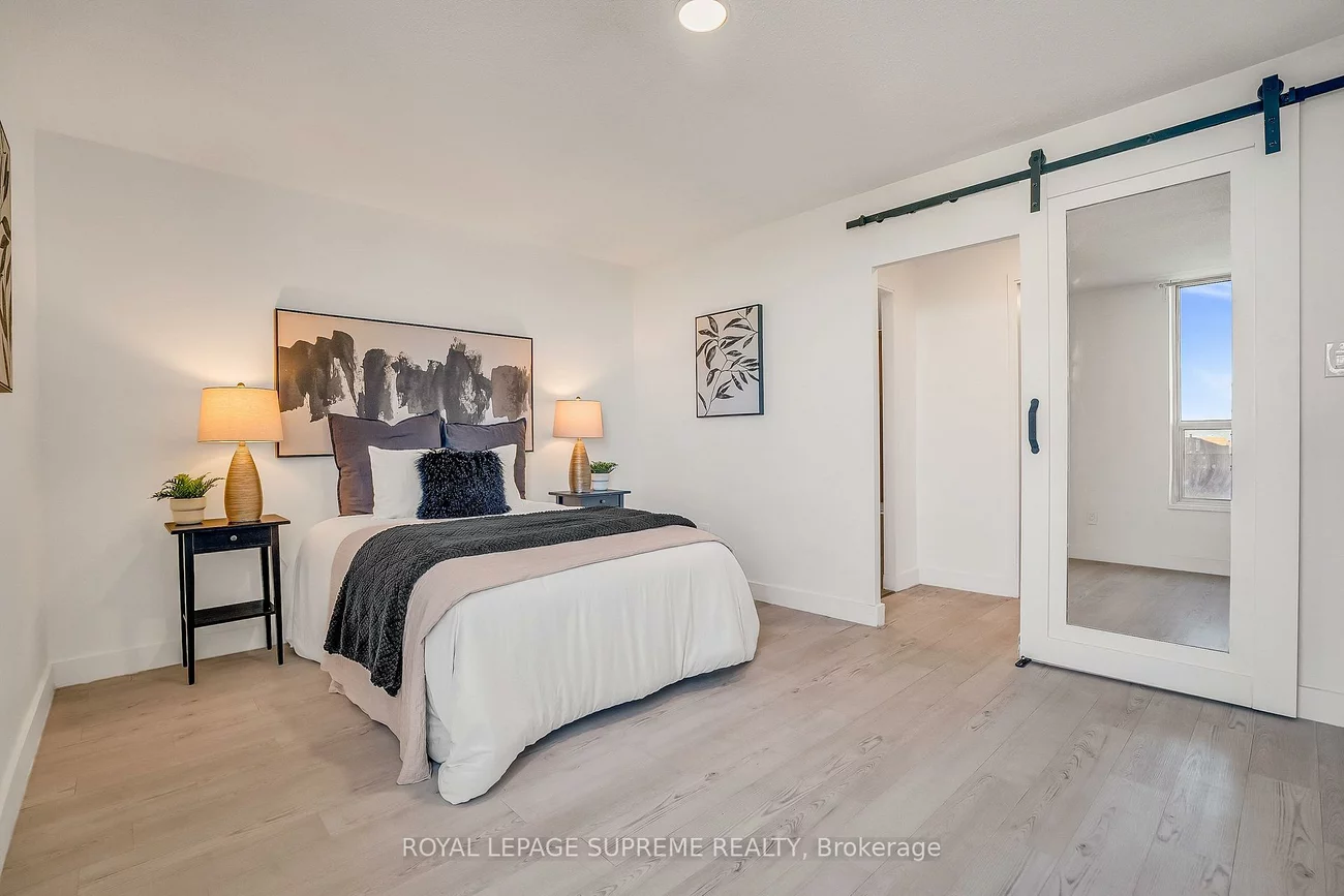 85, Emmett, Mount Dennis, Toronto