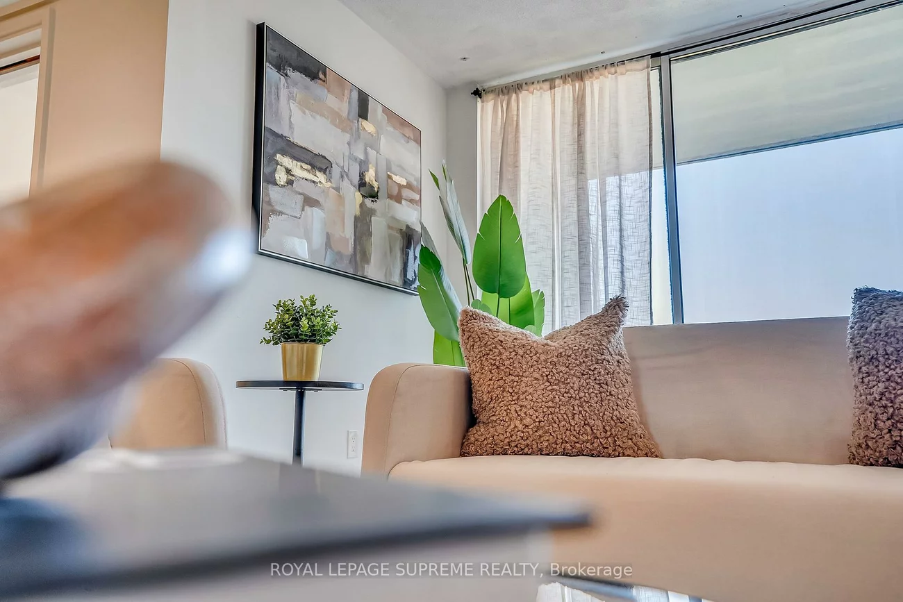 85, Emmett, Mount Dennis, Toronto