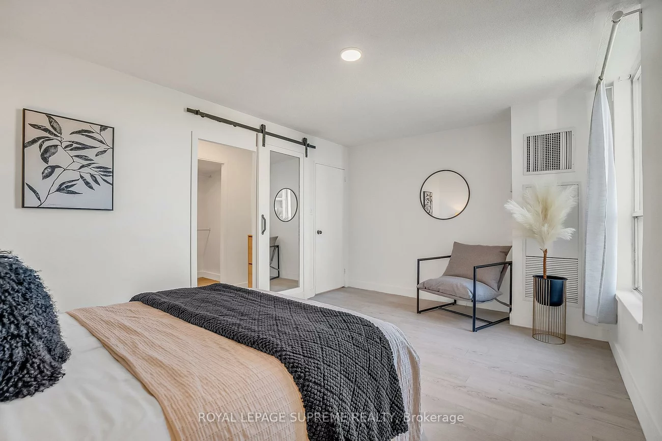 85, Emmett, Mount Dennis, Toronto