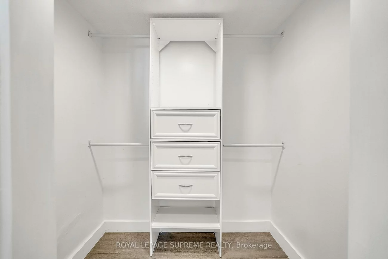 85, Emmett, Mount Dennis, Toronto