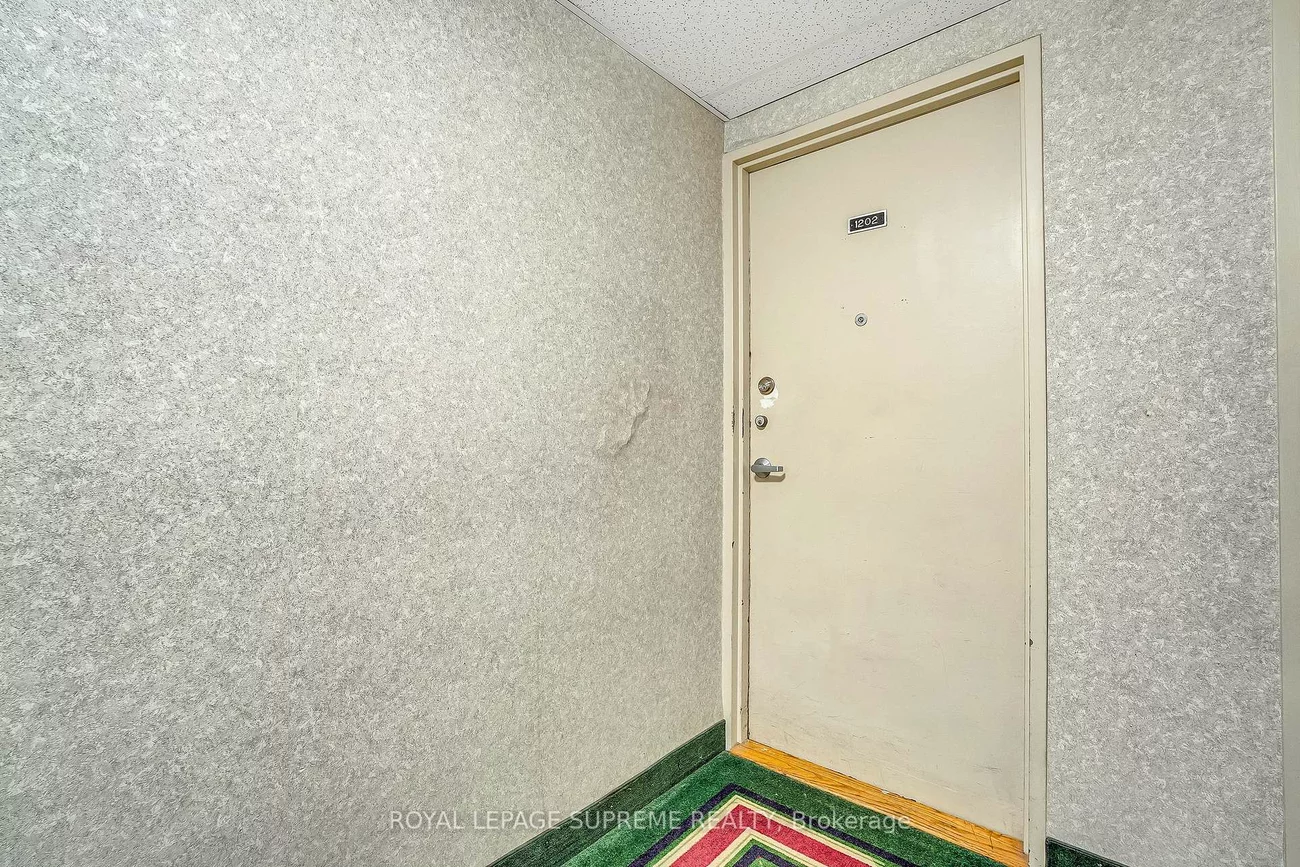 85, Emmett, Mount Dennis, Toronto