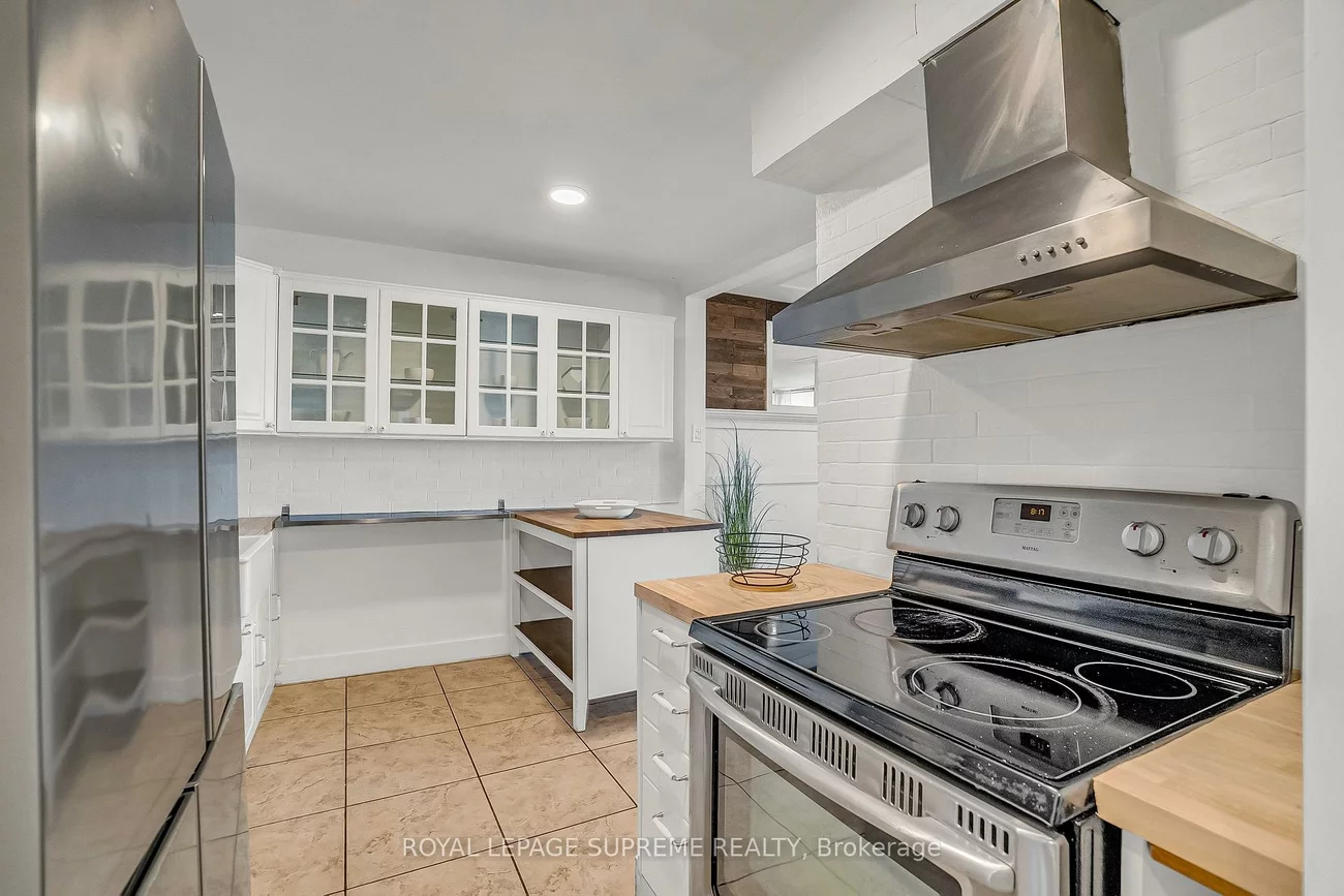 85, Emmett, Mount Dennis, Toronto