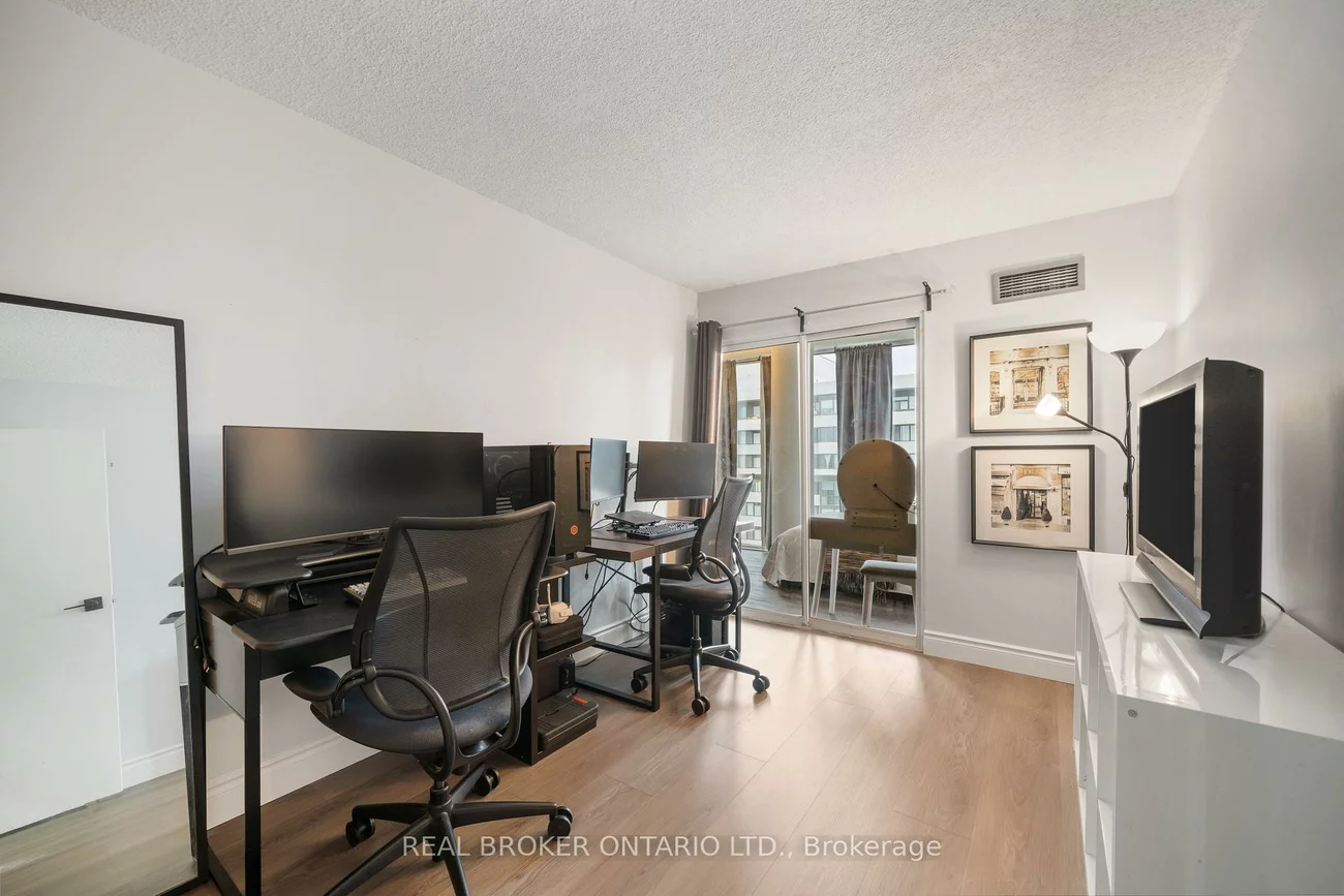10, Markbrook, Mount Olive-Silverstone-Jamestown, Toronto