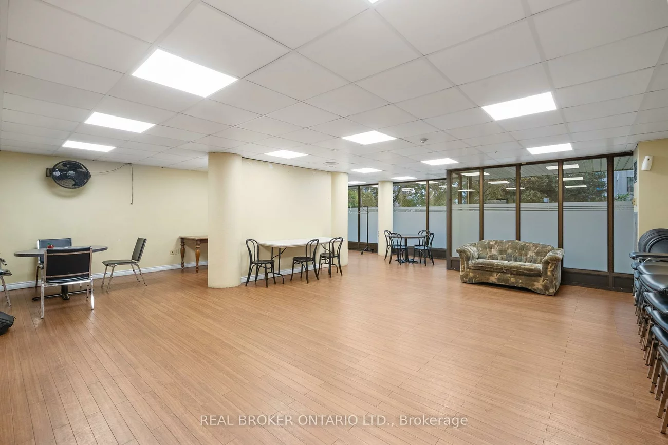 10, Markbrook, Mount Olive-Silverstone-Jamestown, Toronto