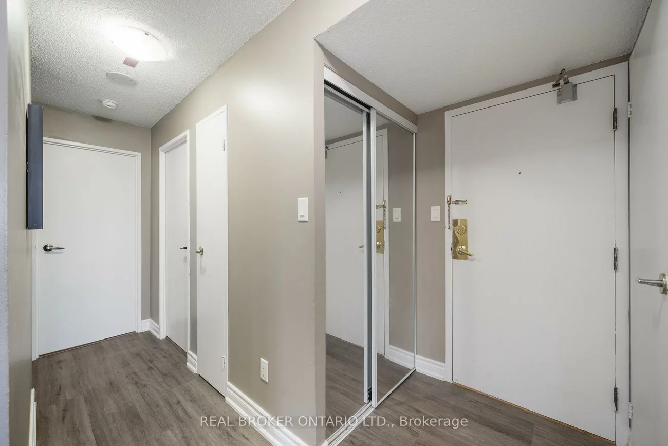 10, Markbrook, Mount Olive-Silverstone-Jamestown, Toronto