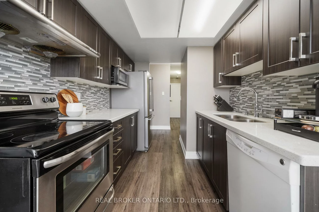 10, Markbrook, Mount Olive-Silverstone-Jamestown, Toronto