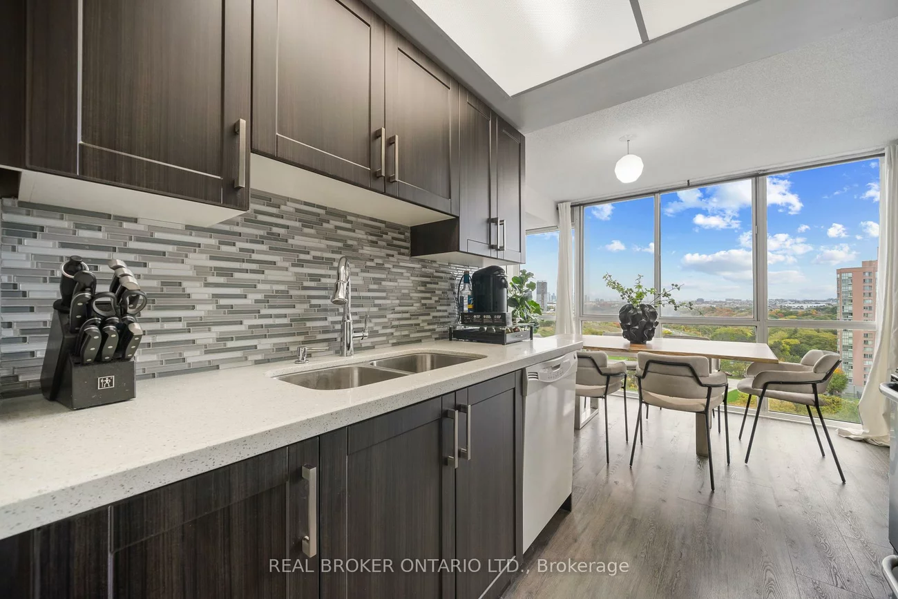 10, Markbrook, Mount Olive-Silverstone-Jamestown, Toronto