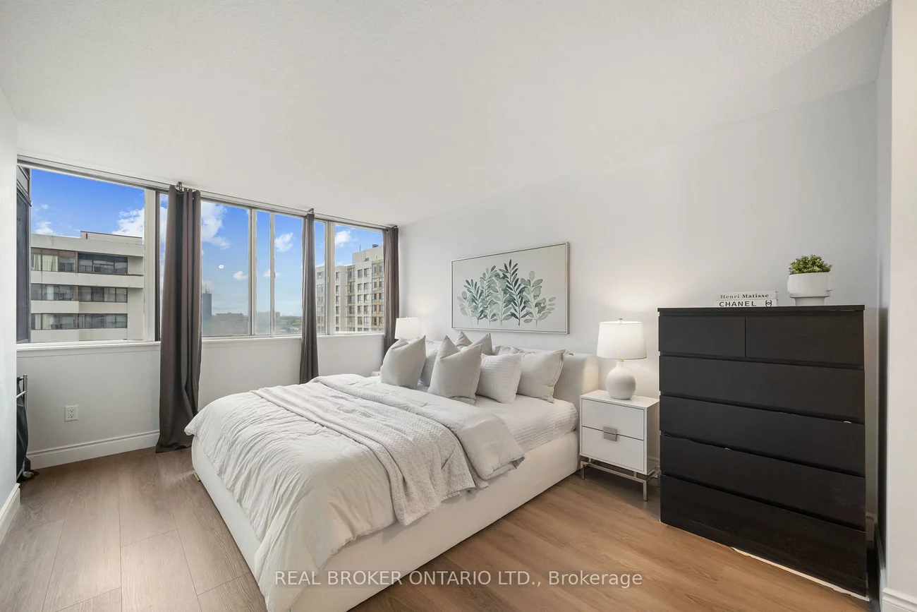 10, Markbrook, Mount Olive-Silverstone-Jamestown, Toronto