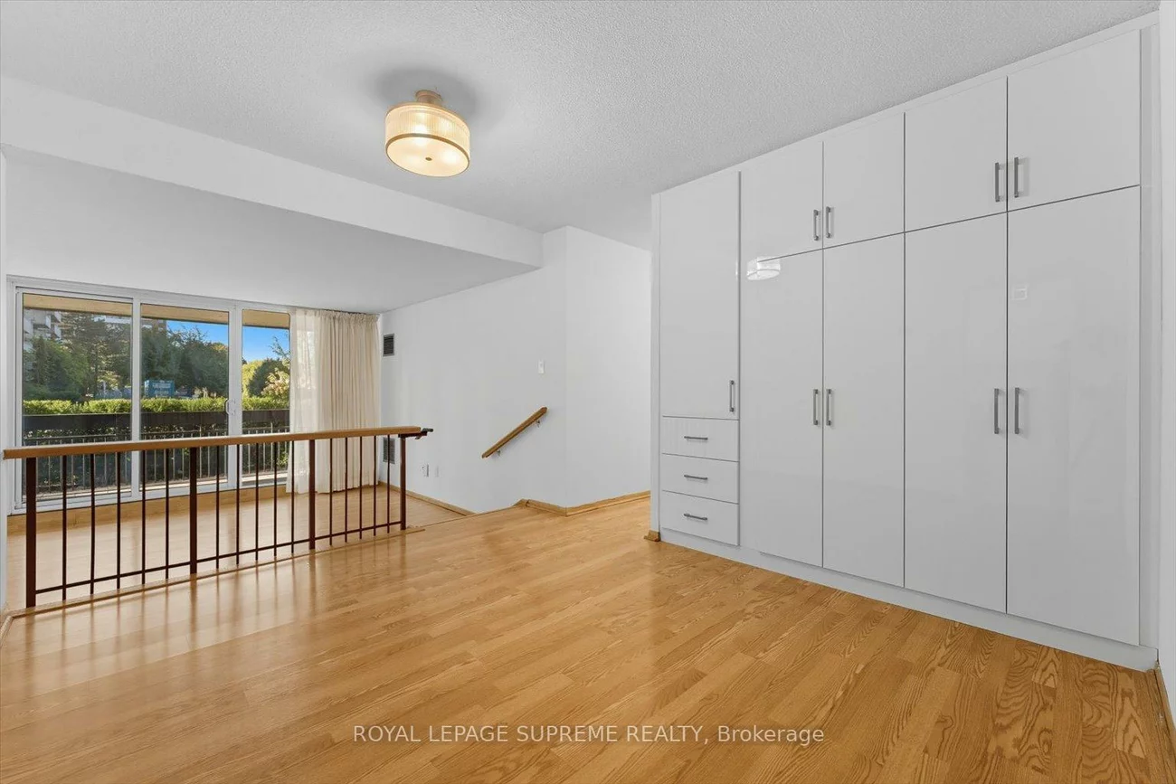270, Scarlett, Rockcliffe-Smythe, Toronto