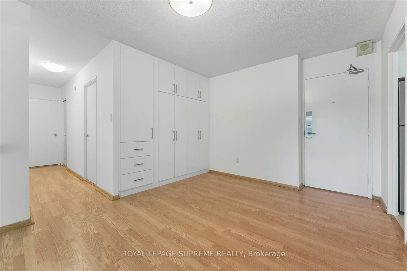 270, Scarlett, Rockcliffe-Smythe, Toronto