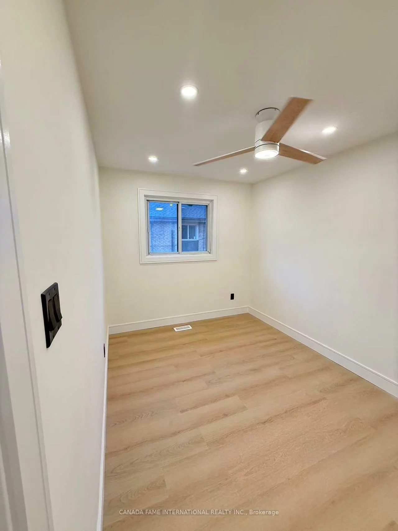 16, Rexdale, Rexdale-Kipling, Toronto