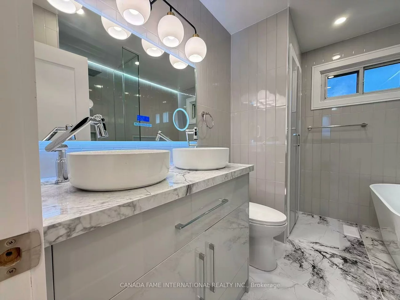 16, Rexdale, Rexdale-Kipling, Toronto