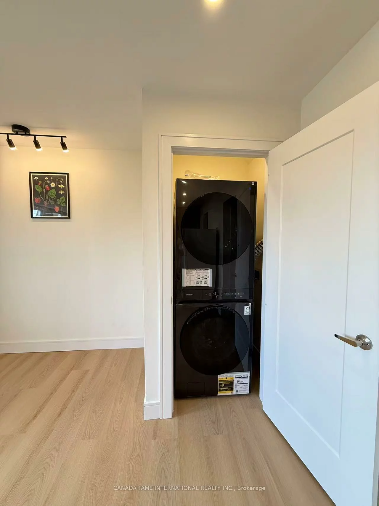 16, Rexdale, Rexdale-Kipling, Toronto