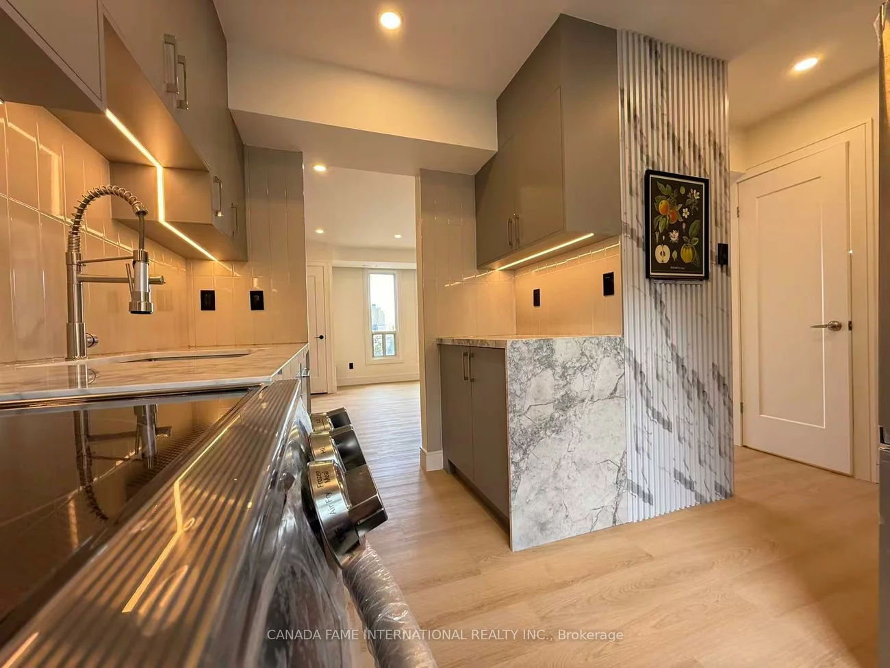 16, Rexdale, Rexdale-Kipling, Toronto