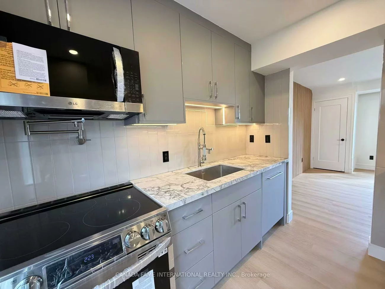 16, Rexdale, Rexdale-Kipling, Toronto