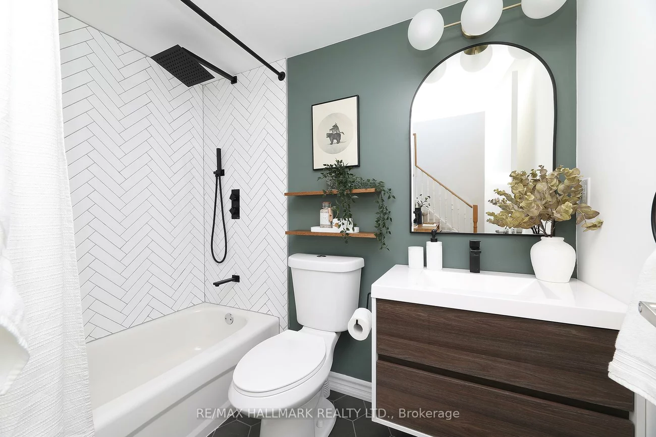 18, Laidlaw, South Parkdale, Toronto